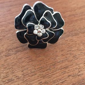 Stella & Dot Bloom Flower ring silver black